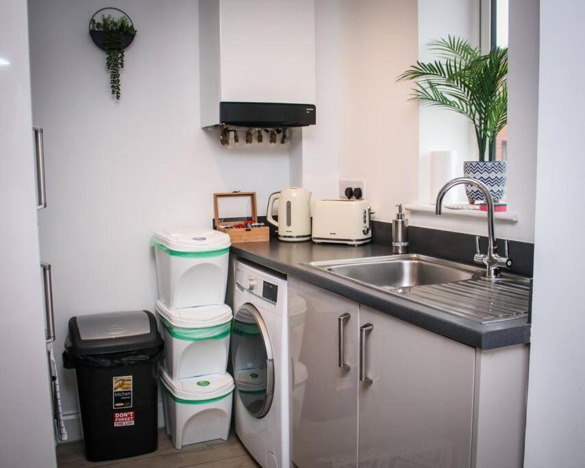 No12-Luxe Living Guest Apartment- 1 Bed-Garden-Private Parking-Wifi-Beach-City Swansea Exteriör bild