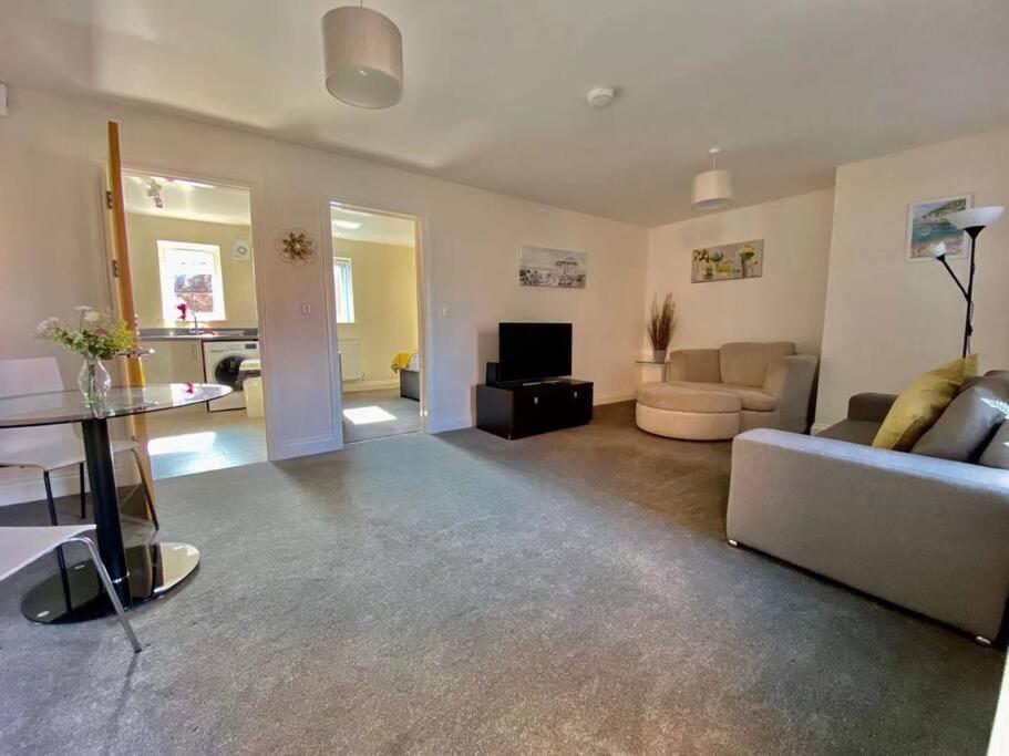 No12-Luxe Living Guest Apartment- 1 Bed-Garden-Private Parking-Wifi-Beach-City Swansea Exteriör bild